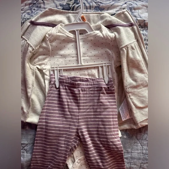 Baby Girls bundle of 3 outfits 12 months - Picture 3 of 10